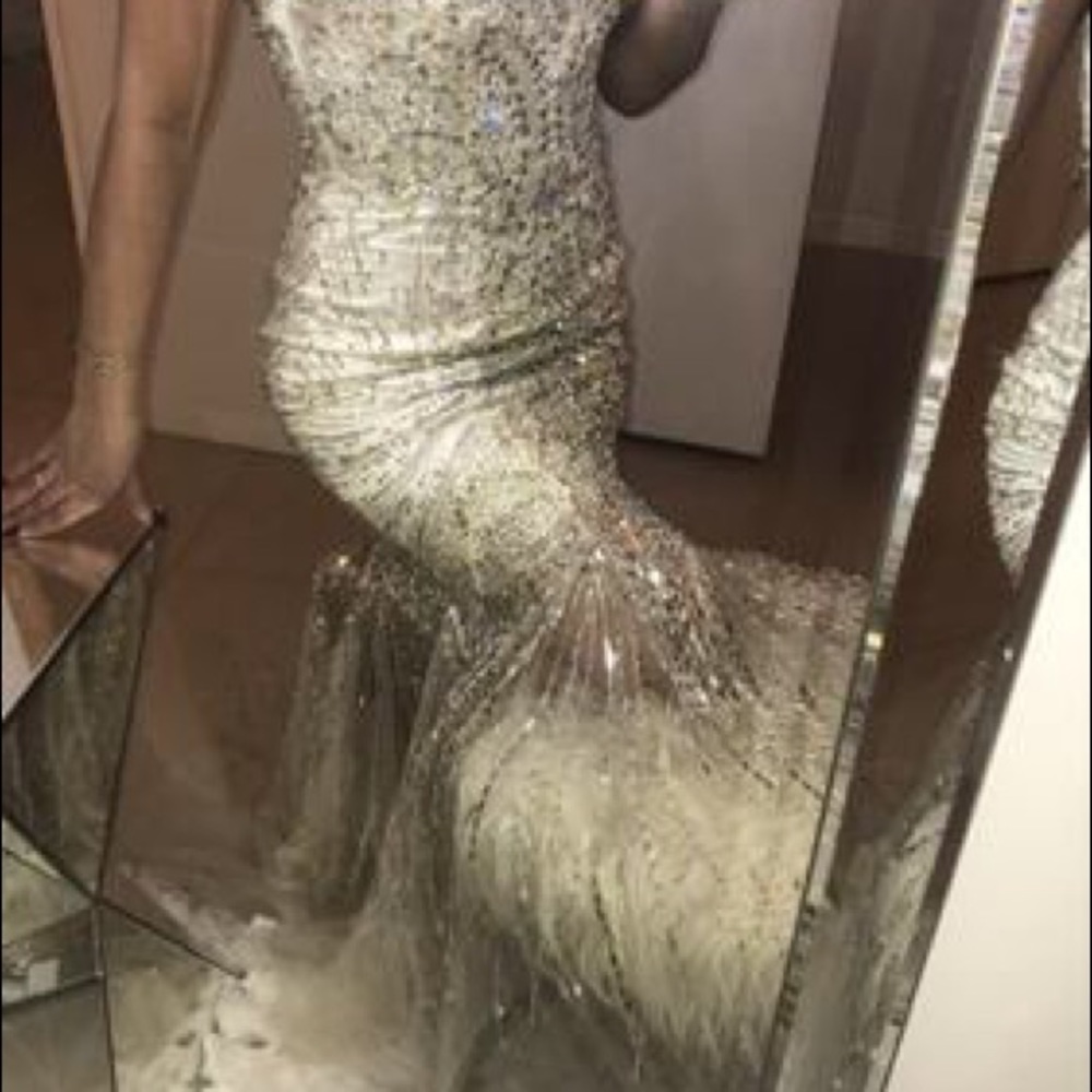 Dress - Picture 4 of 4